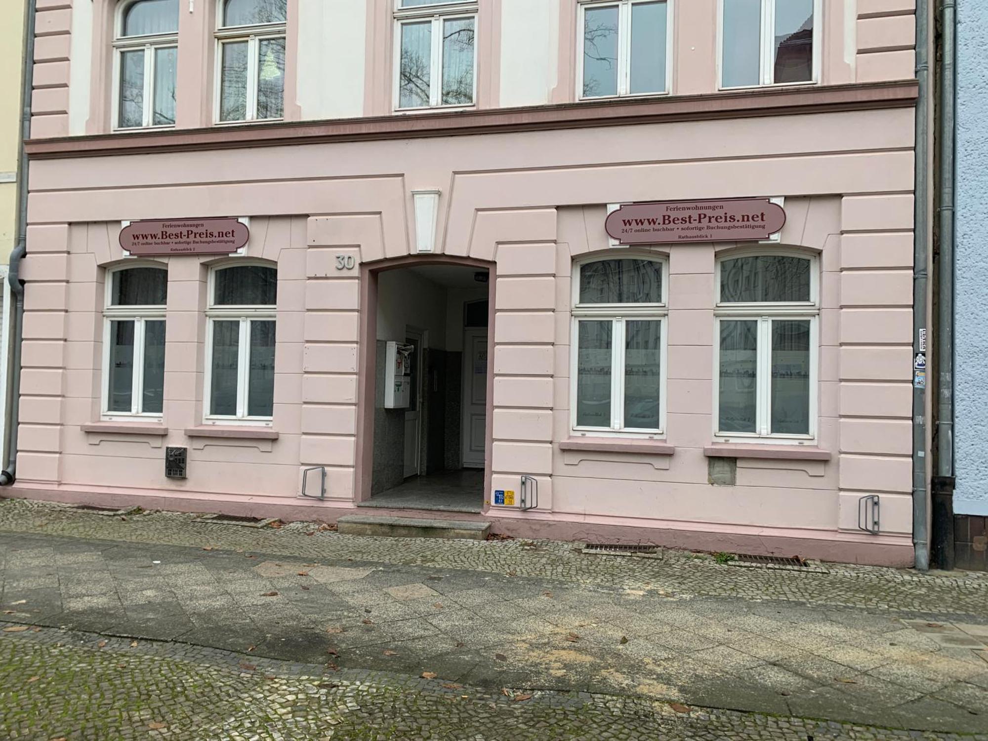 Best-Preis Fewo Rathausblick 2 - Zentrale Lage In Wittenberge - 2 Personen - Einzelzimmer - Vollausstattung - Wlan / Prime & Self-Check-In エクステリア 写真